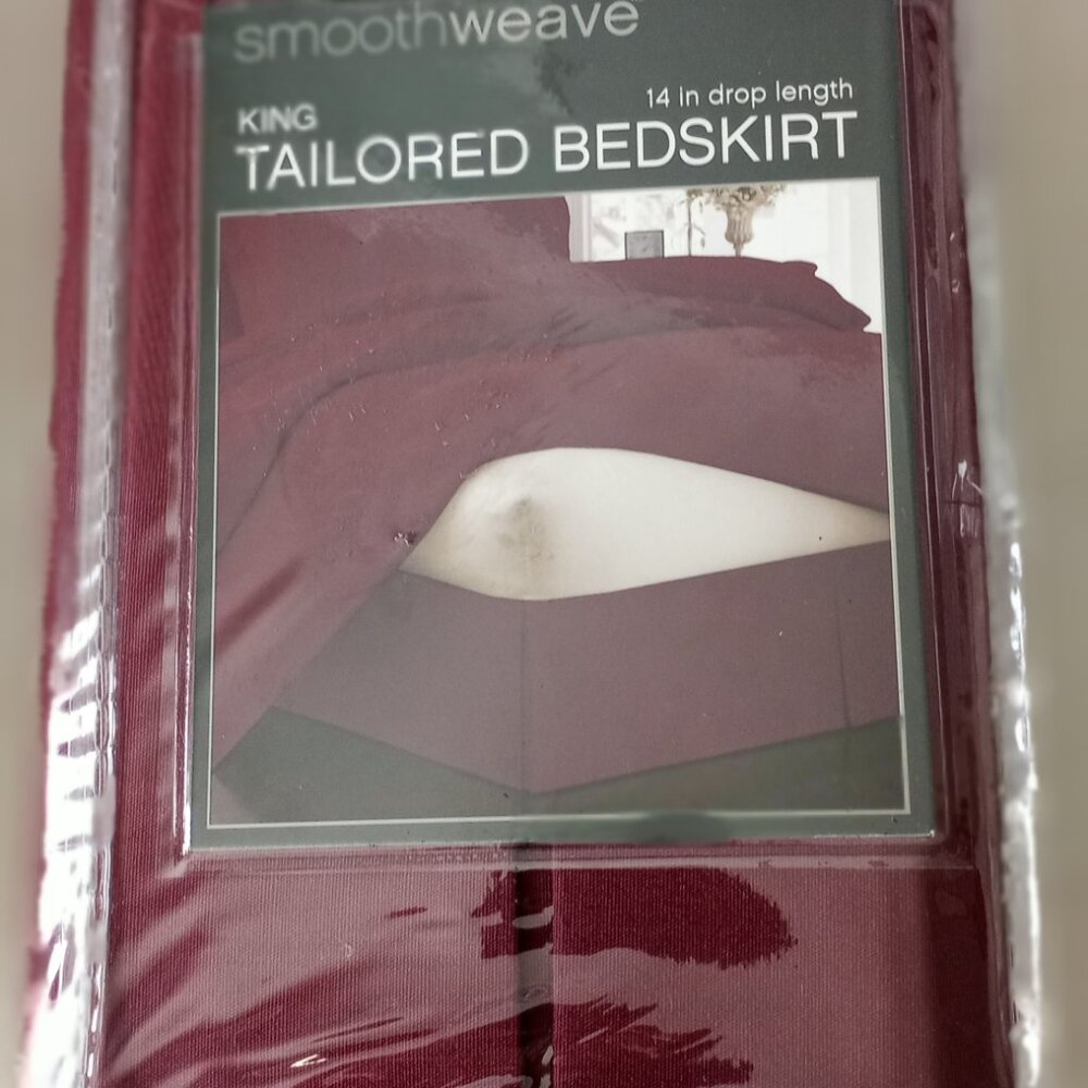'Bed Bath & Beyond' King Tailored Bed skirt NWT Cranberry